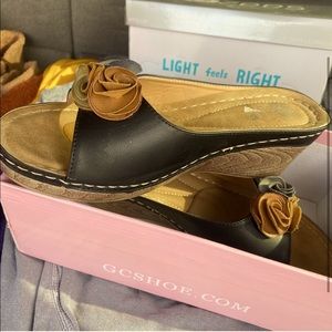 Women’s wedges size 9